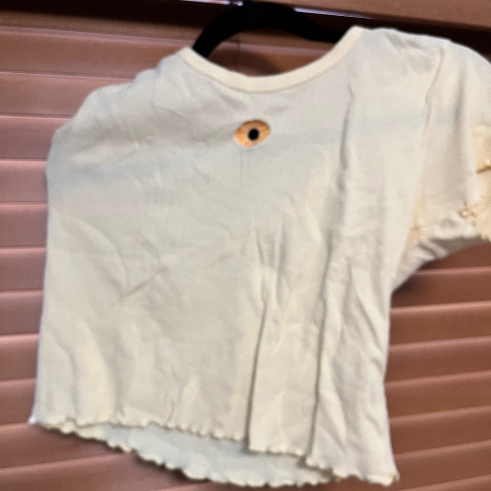 yellow daisy shirt!